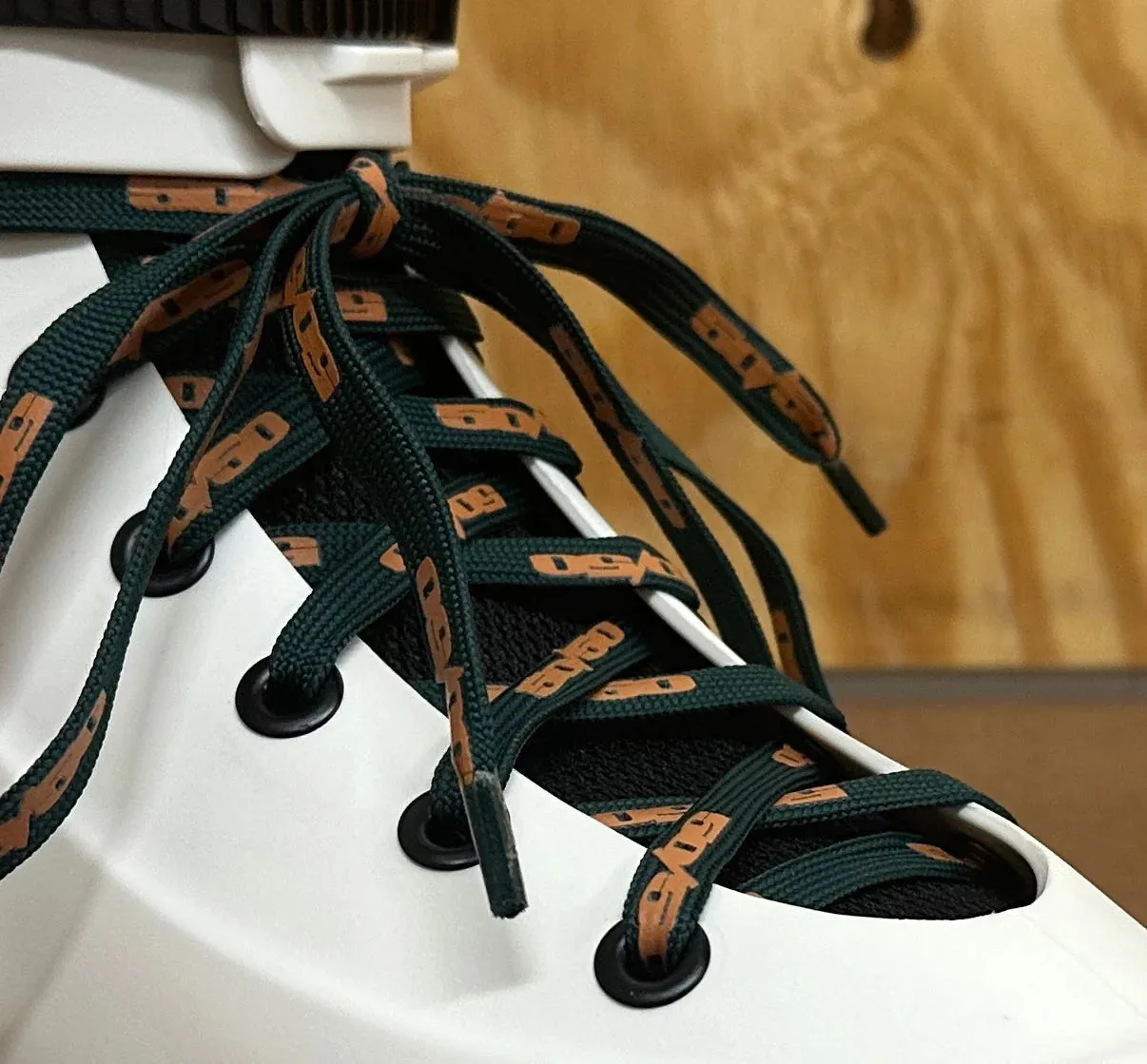 50/50 laces - green/brown