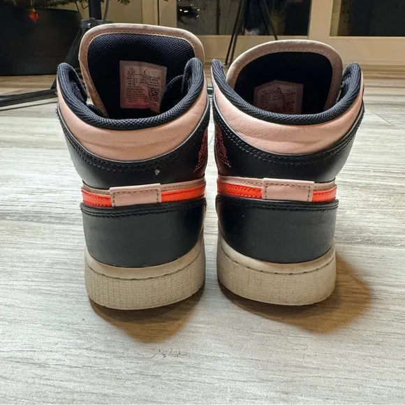 AIR JORDAN 1 Mid GS Crimson &amp; Pink Size 3.5