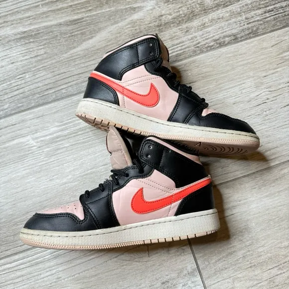 AIR JORDAN 1 Mid GS Crimson &amp; Pink Size 3.5
