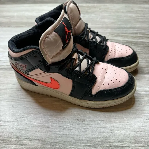 AIR JORDAN 1 Mid GS Crimson &amp; Pink Size 3.5
