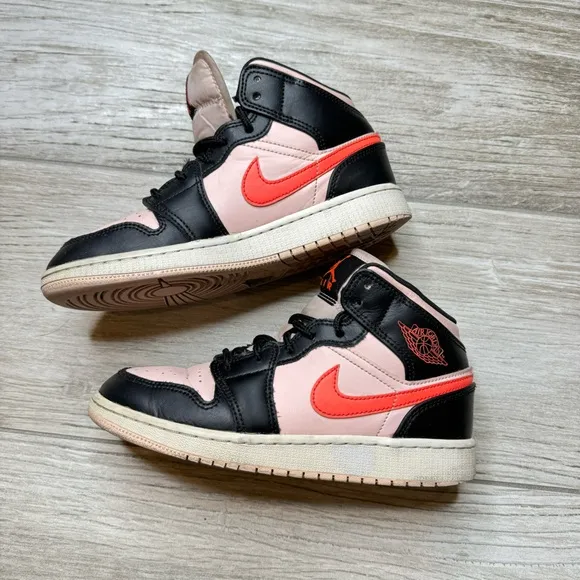 AIR JORDAN 1 Mid GS Crimson &amp; Pink Size 3.5