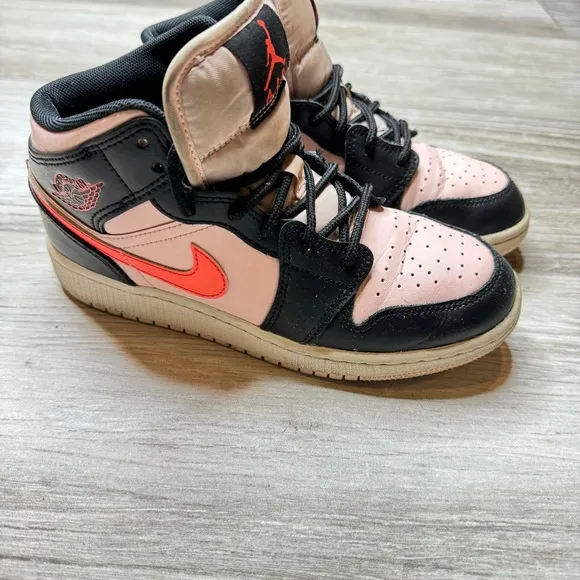 AIR JORDAN 1 Mid GS Crimson &amp; Pink Size 3.5