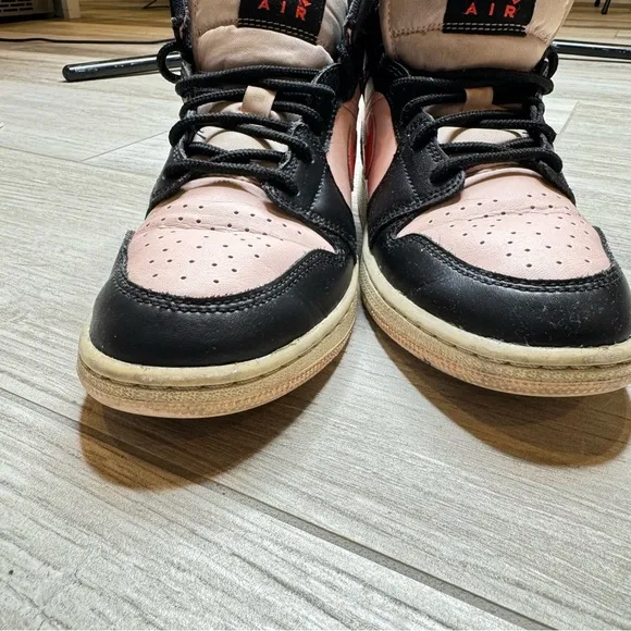 AIR JORDAN 1 Mid GS Crimson &amp; Pink Size 3.5