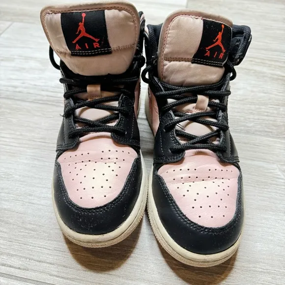 AIR JORDAN 1 Mid GS Crimson &amp; Pink Size 3.5