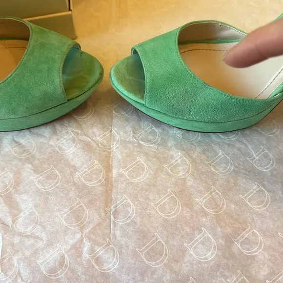 BCBG Nellie spearmint kidsuede 8.5 worn once small signs a of wear plus