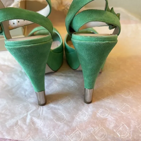 BCBG Nellie spearmint kidsuede 8.5 worn once small signs a of wear plus