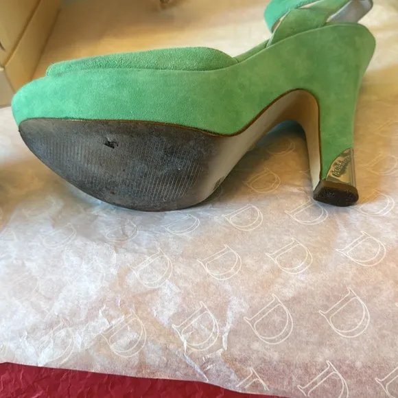 BCBG Nellie spearmint kidsuede 8.5 worn once small signs a of wear plus