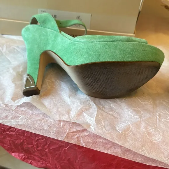 BCBG Nellie spearmint kidsuede 8.5 worn once small signs a of wear plus