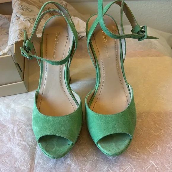 BCBG Nellie spearmint kidsuede 8.5 worn once small signs a of wear plus