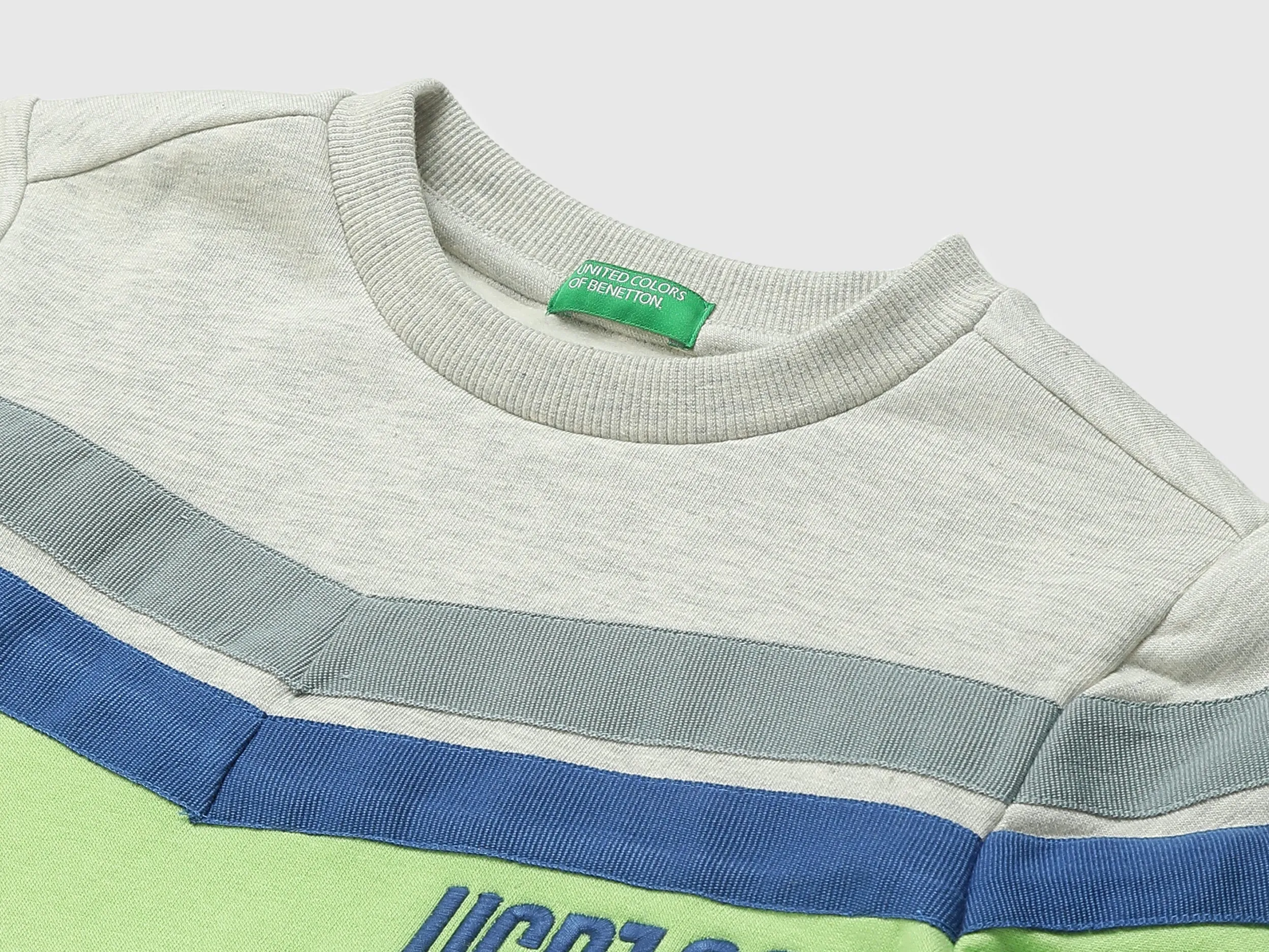 Boys Colorblocked Round Neck Sweatshirt