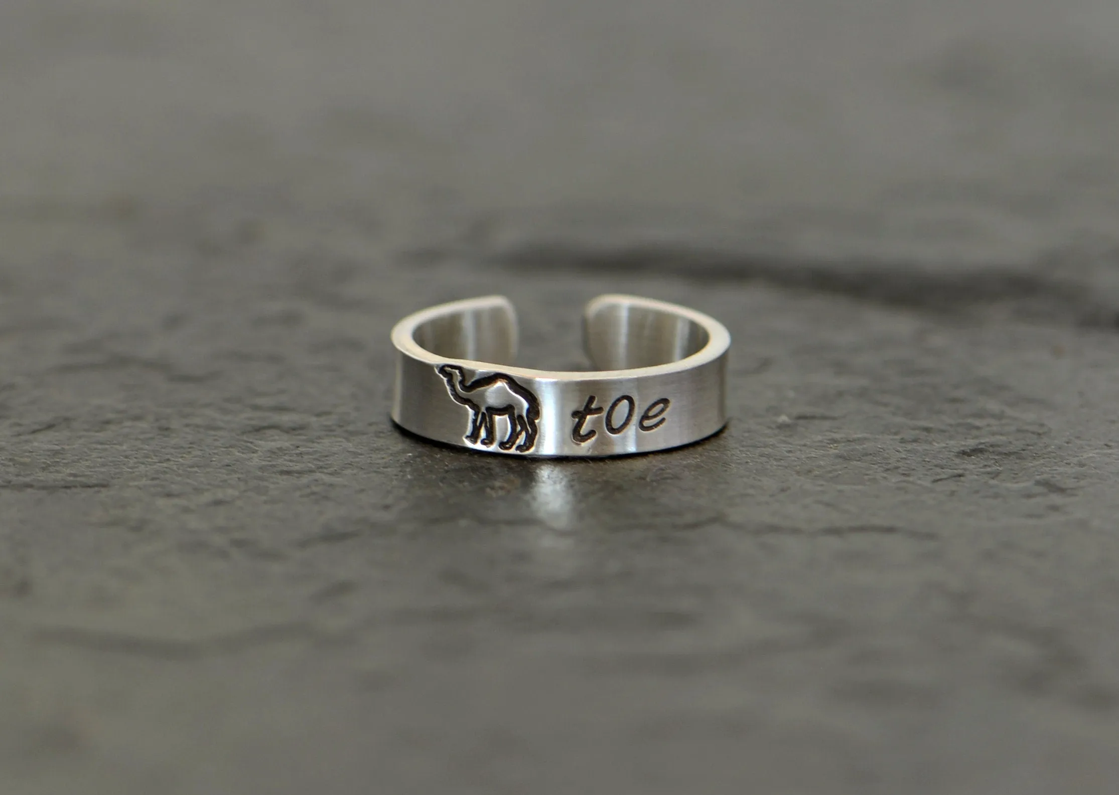 Camel toe sterling silver toe ring