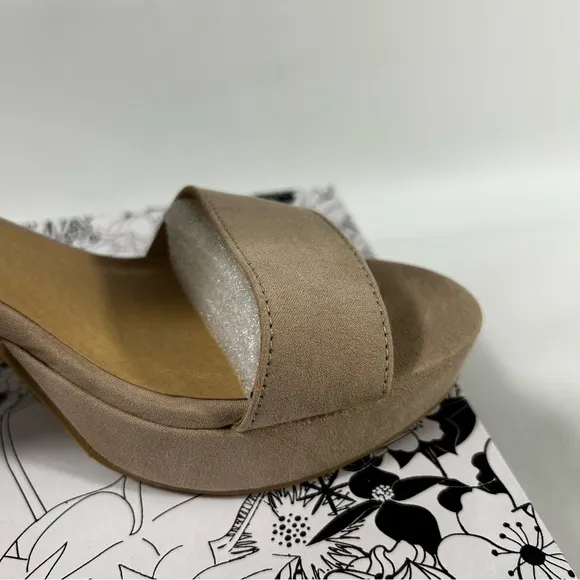 CL By Laundry - Women's Go On 2  Nude Super Suede Sandal - Size 6.5 M