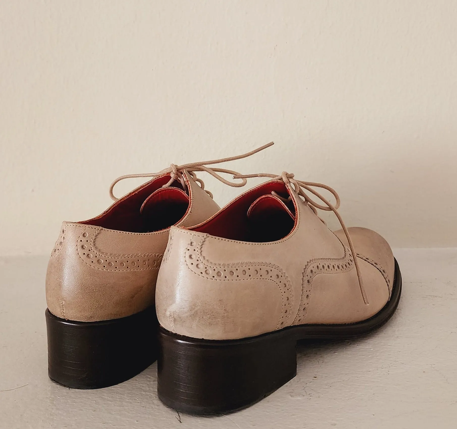 Cream Leather Lace-Up Oxfords Shoes by Alcala's / Womens 9