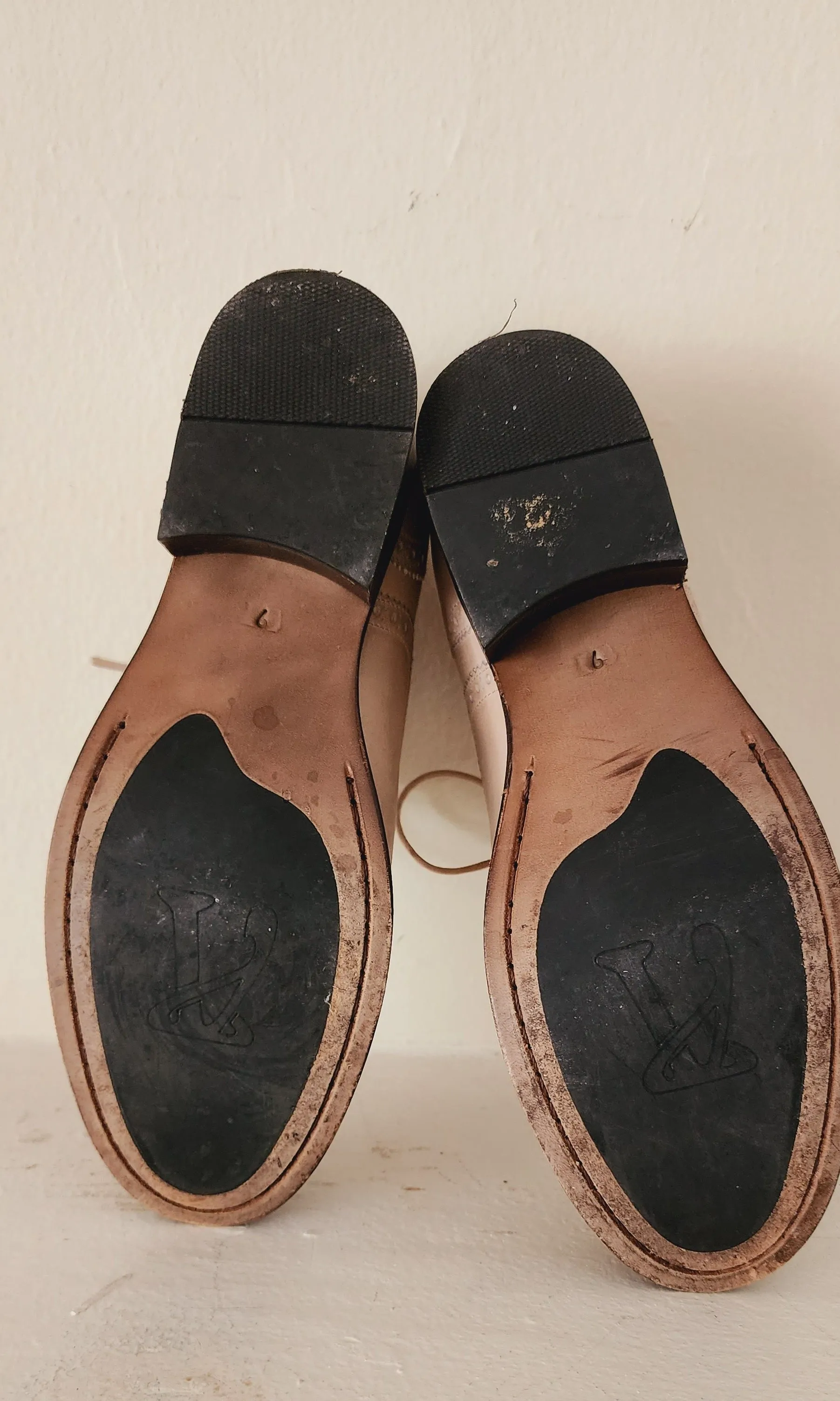 Cream Leather Lace-Up Oxfords Shoes by Alcala's / Womens 9