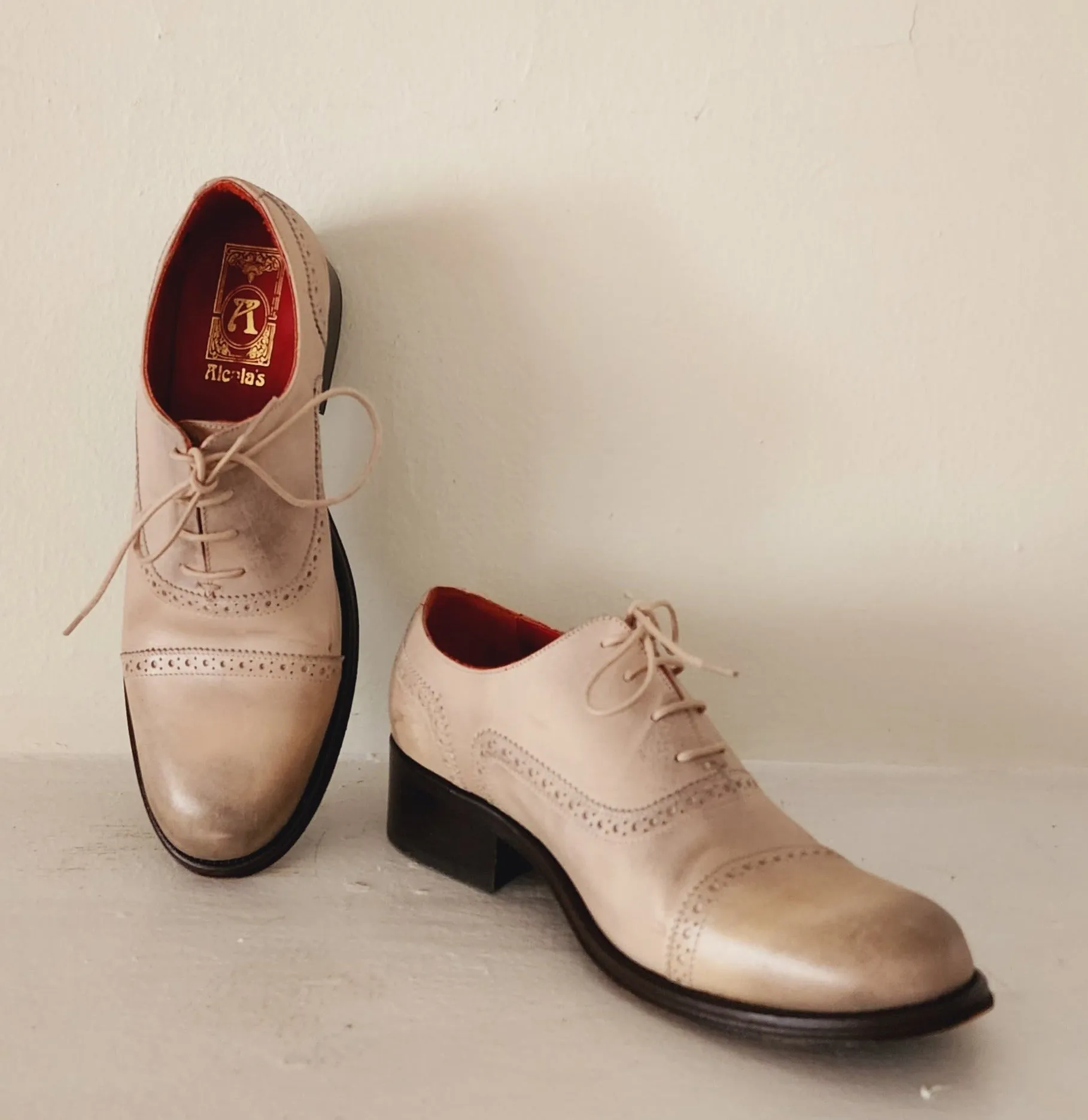 Cream Leather Lace-Up Oxfords Shoes by Alcala's / Womens 9