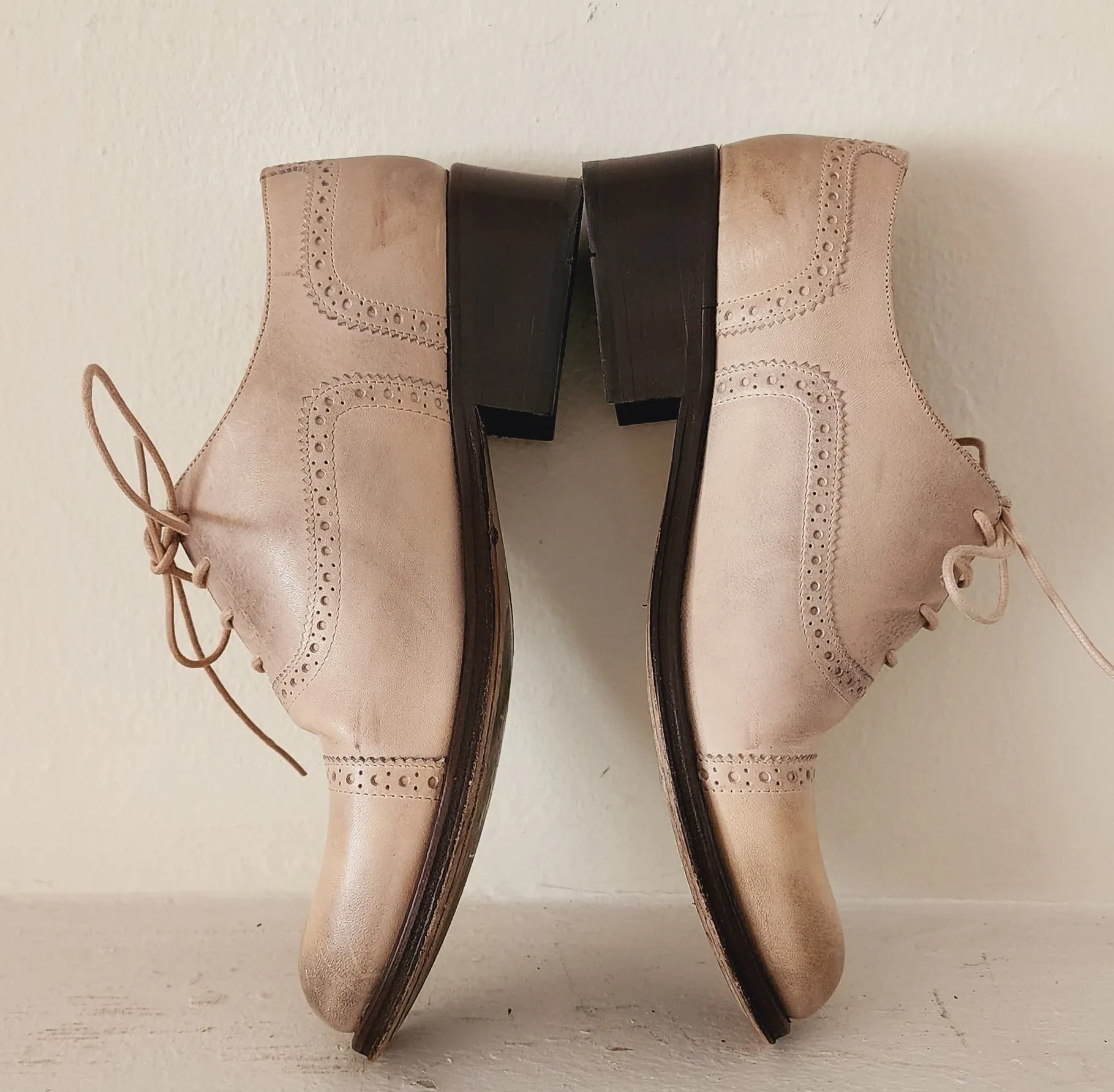 Cream Leather Lace-Up Oxfords Shoes by Alcala's / Womens 9