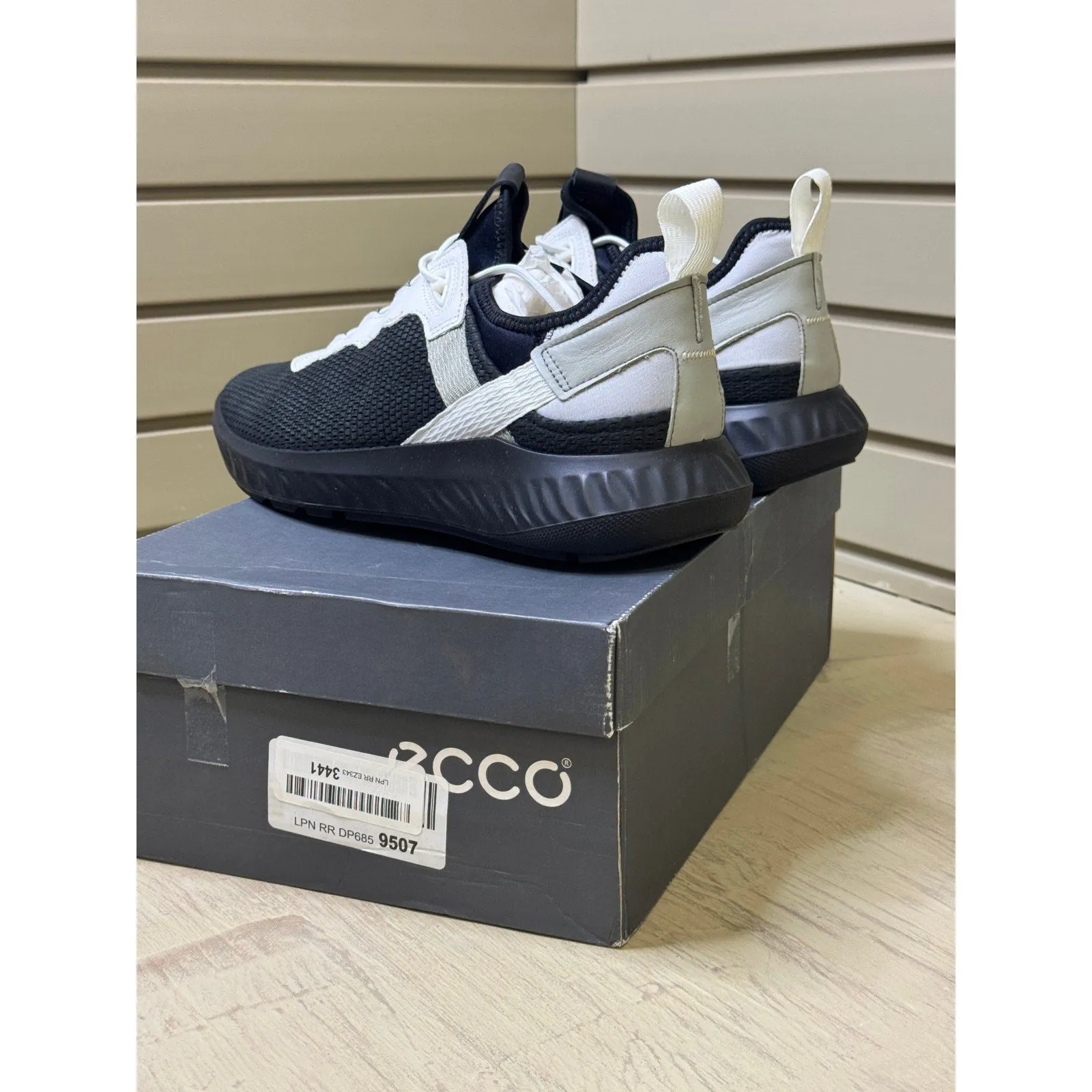 EU44 Ecco US Sneakers Impeccable Men’s Or New! 10-10.5 Competitive pricing ATH Black/White/Gray 1FTM