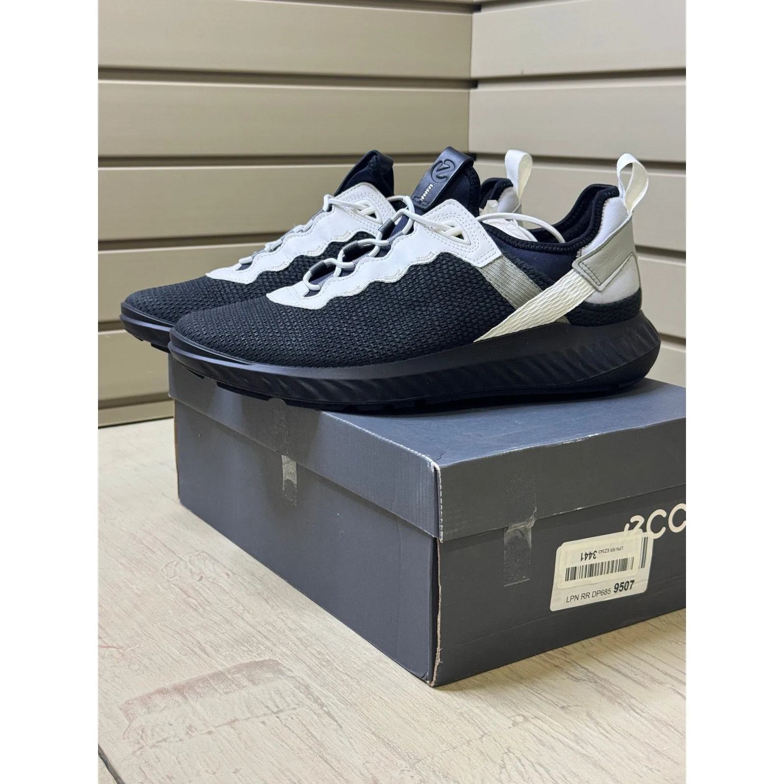 EU44 Ecco US Sneakers Impeccable Men’s Or New! 10-10.5 Competitive pricing ATH Black/White/Gray 1FTM