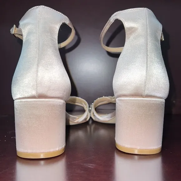 Jewel Badgley Mischka Embellished Formal Party Evening Wedding Heel Sz. 7.5