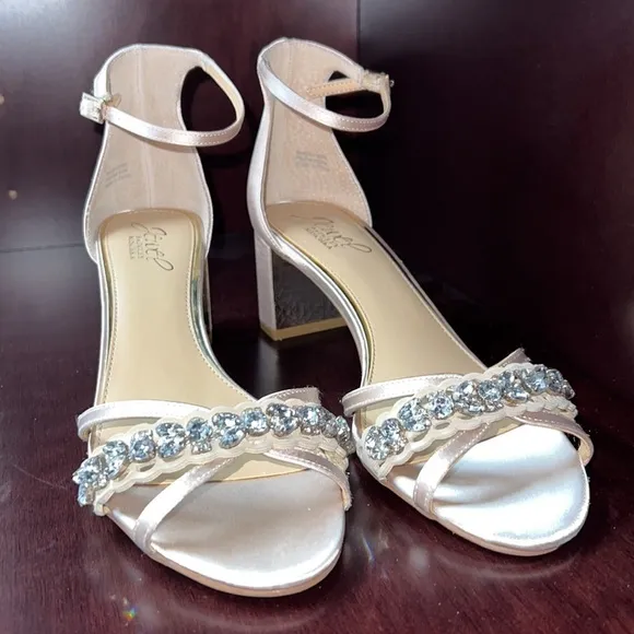 Jewel Badgley Mischka Embellished Formal Party Evening Wedding Heel Sz. 7.5