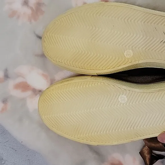 Lemaré Velvet Sneakers