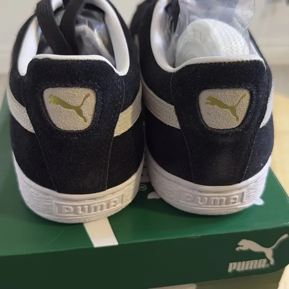 NEW- PUMA- mens suede classic XXL- black and white- Size 11