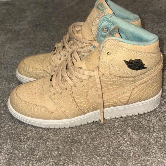 Nike Air Jordan 1 Retro High OG San Dune 6.5Y