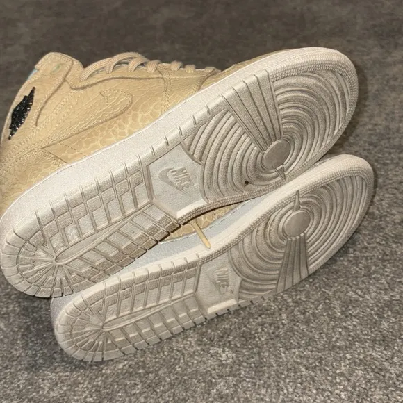 Nike Air Jordan 1 Retro High OG San Dune 6.5Y