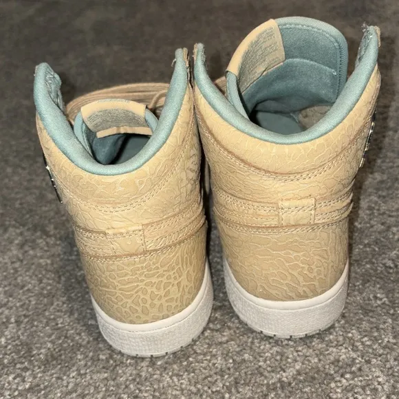Nike Air Jordan 1 Retro High OG San Dune 6.5Y