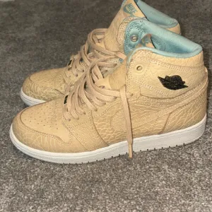 Nike Air Jordan 1 Retro High OG San Dune 6.5Y