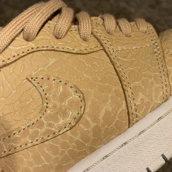 Nike Air Jordan 1 Retro High OG San Dune 6.5Y