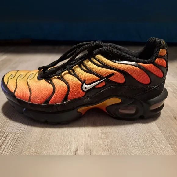 Nike Air Max Plus GS Black Orange Yellow Size 5Y AR1852-017