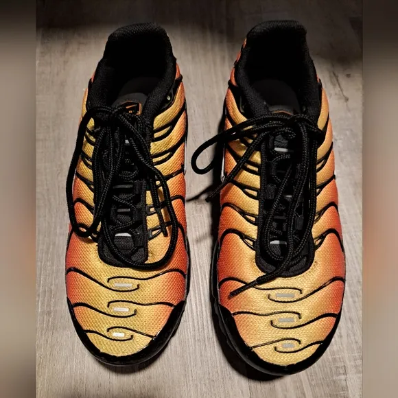 Nike Air Max Plus GS Black Orange Yellow Size 5Y AR1852-017
