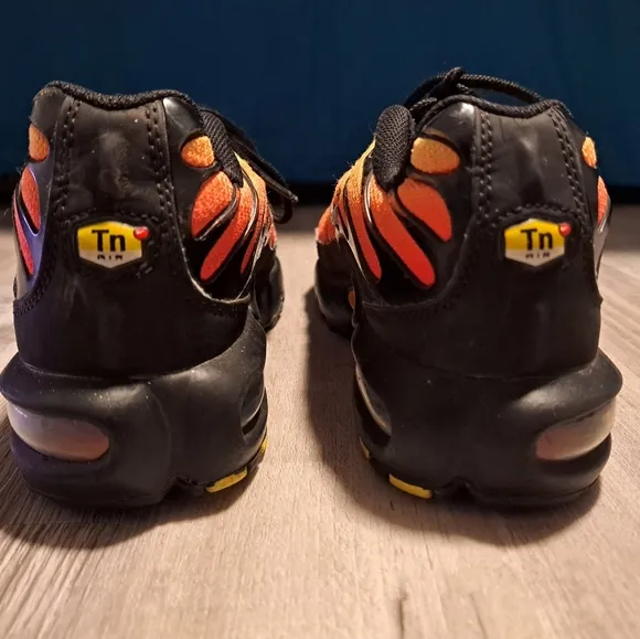 Nike Air Max Plus GS Black Orange Yellow Size 5Y AR1852-017