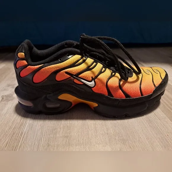 Nike Air Max Plus GS Black Orange Yellow Size 5Y AR1852-017