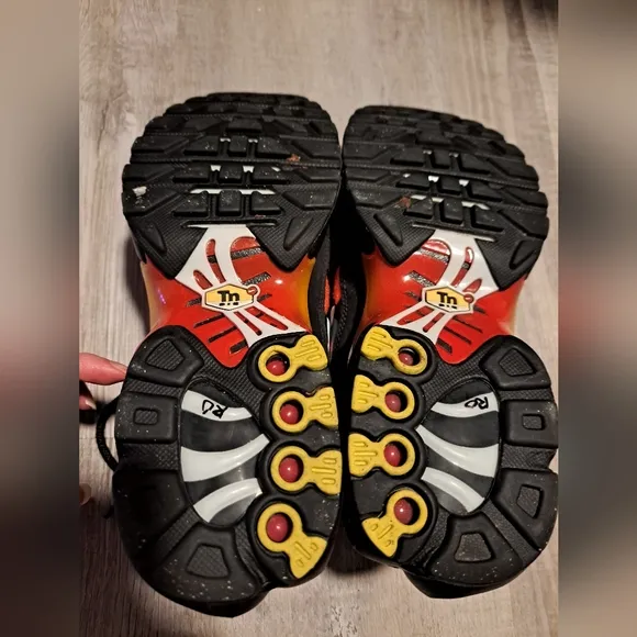 Nike Air Max Plus GS Black Orange Yellow Size 5Y AR1852-017