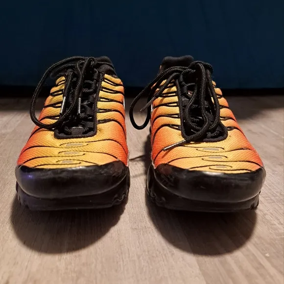 Nike Air Max Plus GS Black Orange Yellow Size 5Y AR1852-017
