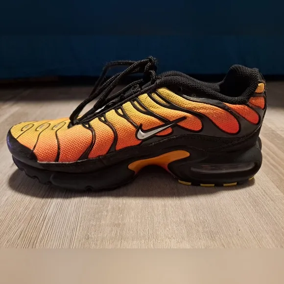 Nike Air Max Plus GS Black Orange Yellow Size 5Y AR1852-017