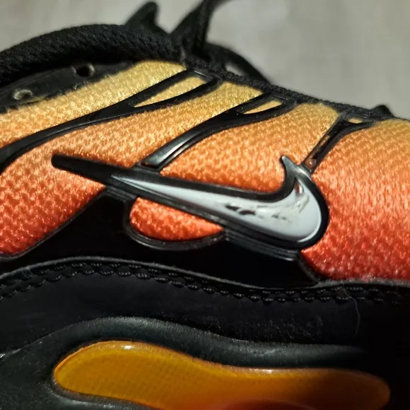 Nike Air Max Plus GS Black Orange Yellow Size 5Y AR1852-017