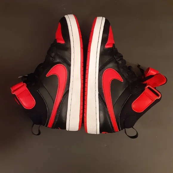 NIKE COURT BOROUGH MID 2, Mid top, Size Unisex 4Y.