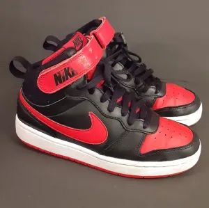 NIKE COURT BOROUGH MID 2, Mid top, Size Unisex 4Y.