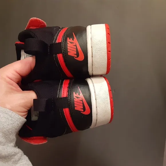 NIKE COURT BOROUGH MID 2, Mid top, Size Unisex 4Y.