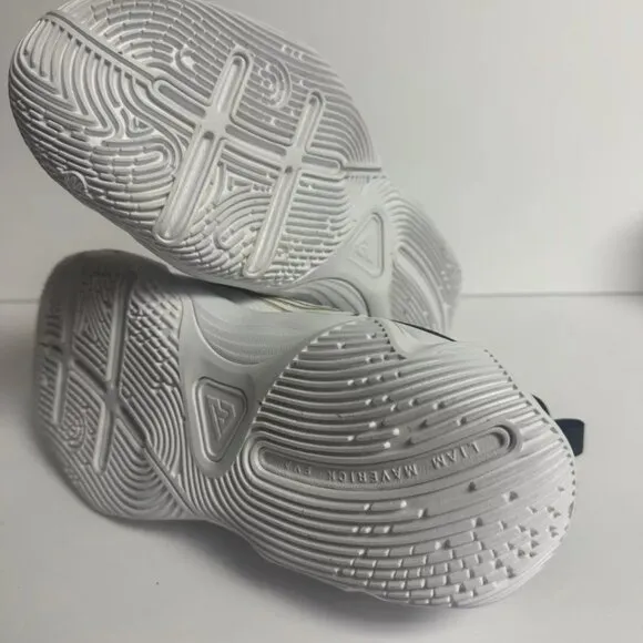 Nike Giannis Immortality Basketball Shoe White Size 5.5 M Big Kid
