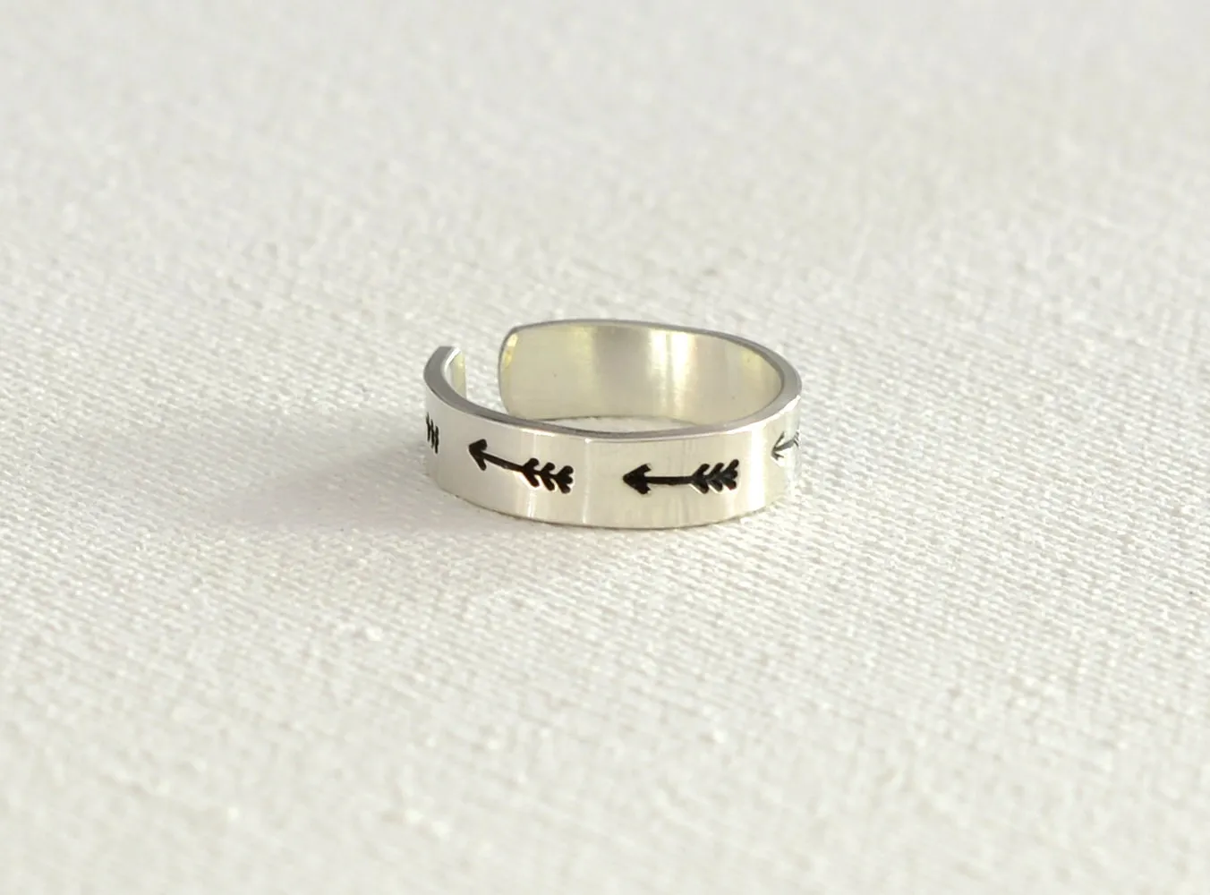 Sterling silver toe ring with an arrow