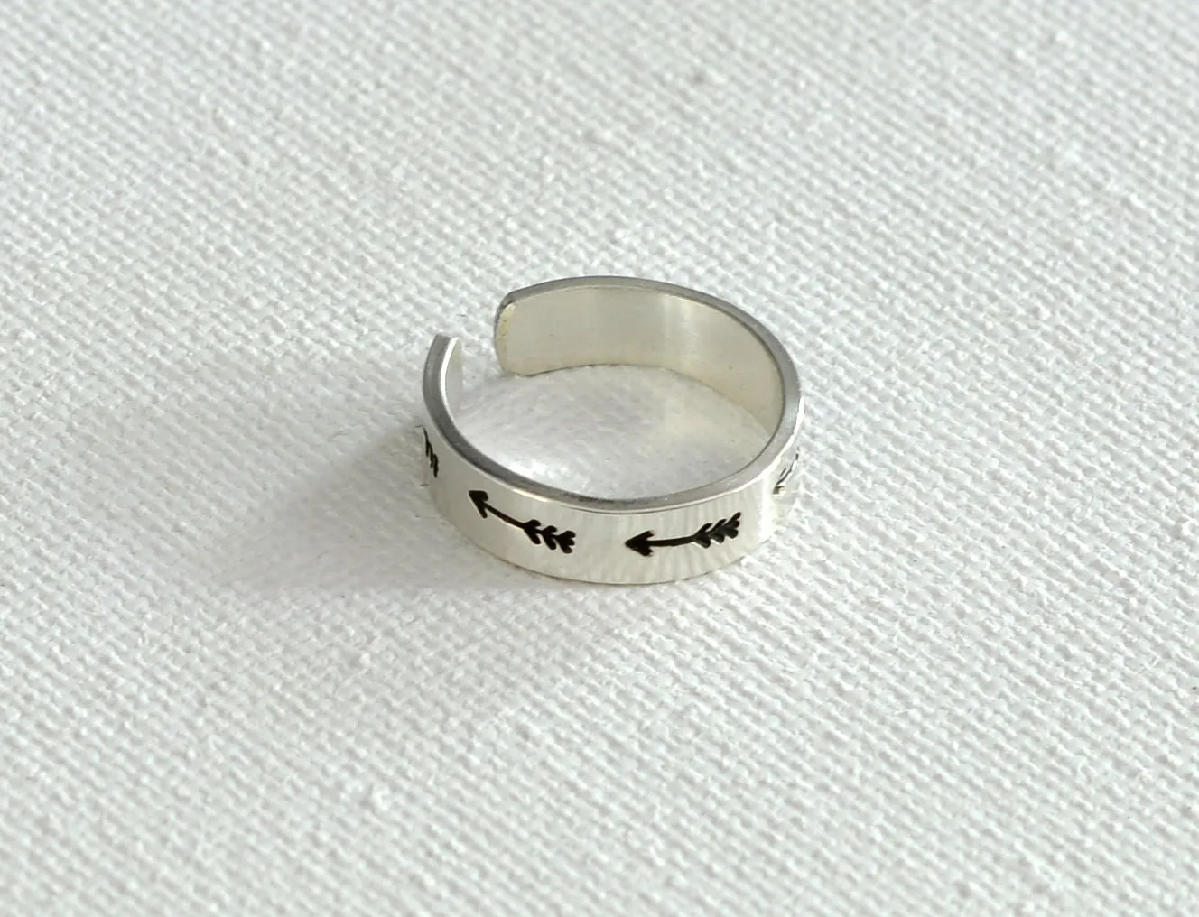Sterling silver toe ring with an arrow