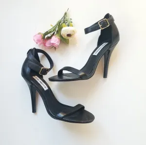 Steve Madden Real Love Black Anklestrap Open Toe heels size 6