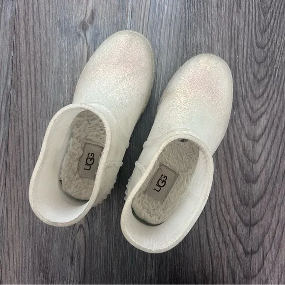 UGG rain boots girls size 1