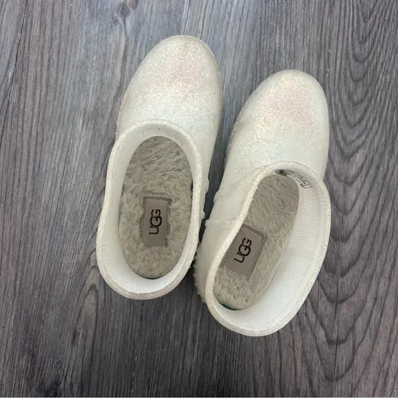 UGG rain boots girls size 1