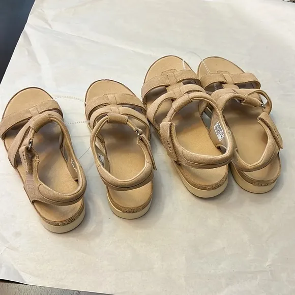 UGG Unisex-Child Goldenstar Strap Sandal