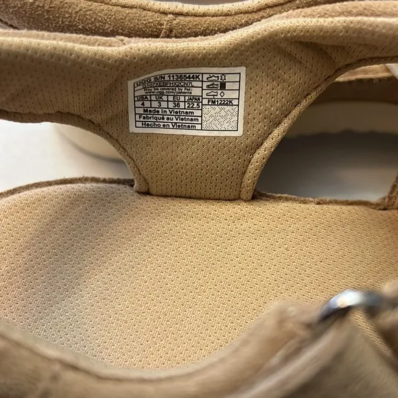 UGG Unisex-Child Goldenstar Strap Sandal